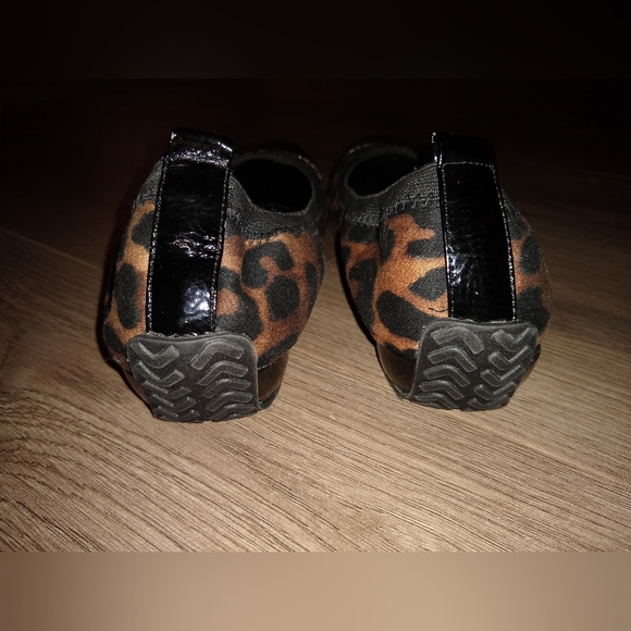 Kenneth Cole Blink Wink Flats - Picture 8 of 9